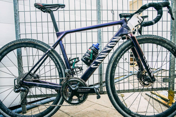 Gravelové majstrovstvá sveta vyhral cestný bicykel Canyon Ultimate CFR (detaily, foto, špecifikácia)