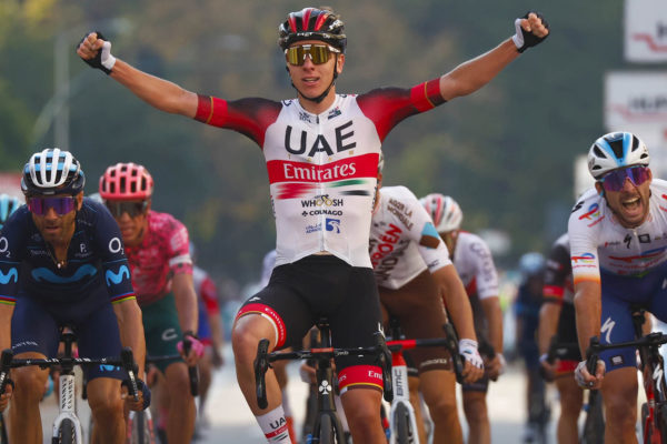 Tadej Pogačar vyhral v šprinte Tre Valli Varesine pred Higuitom a Valverdem