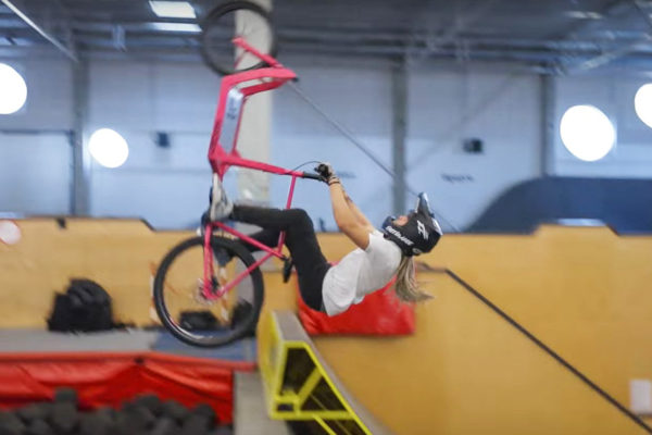 Video: Šialený Estónec predviedol prvý backflip na svete na cargo bicykli