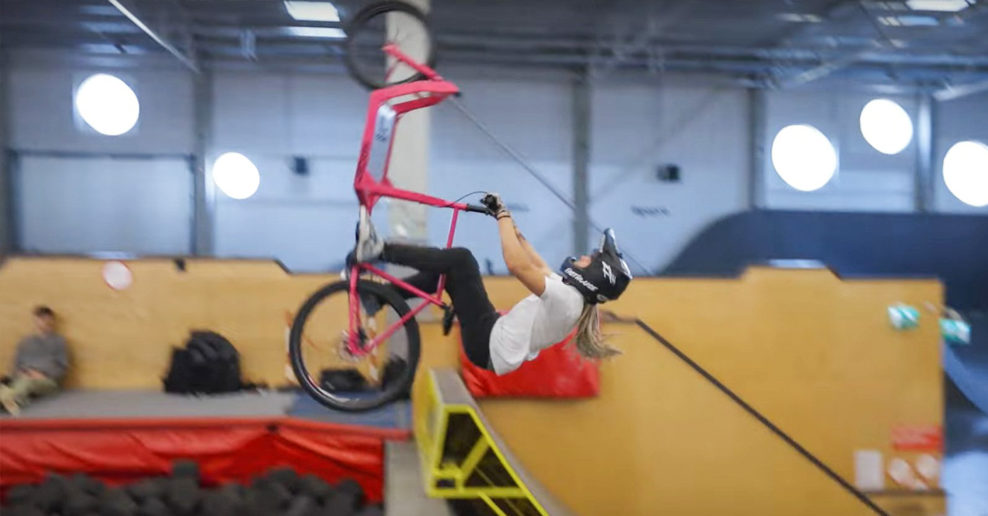 Video: Šialený Estónec predviedol prvý backflip na svete na cargo bicykli
