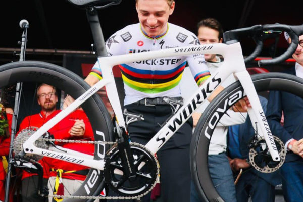 Biely majstrovský S-Works Tarmac SL7 Remca Evenepoela (foto, detaily, špecifikácia)