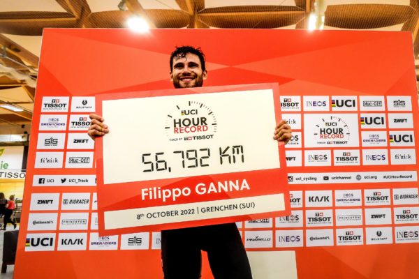 Filippo Ganna prekonal svetový rekord v hodinovke rýchlosťou 56,792 km/h