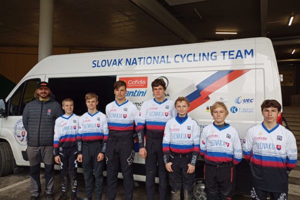 Mladí slovenskí zjazdári na IXS International Rookies Championships v Schladmingu