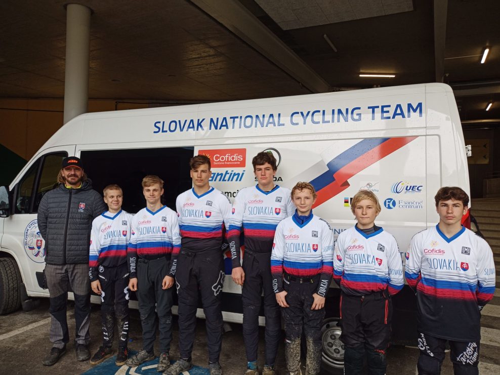 Mladí slovenskí zjazdári na IXS International Rookies Championships v Schladmingu