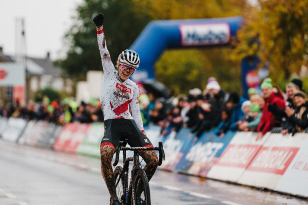 Len 20-ročná Puck Pieterse predviedla suverénne víťazstvo Svetového pohára v cyklokrose v Hulste