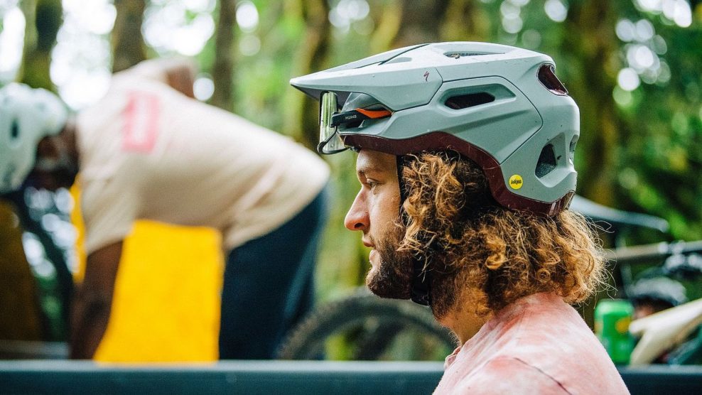 Rebr&iacute;ček 10 najbezpečnej&scaron;&iacute;ch MTB heliem roku 2022 (+ceny)