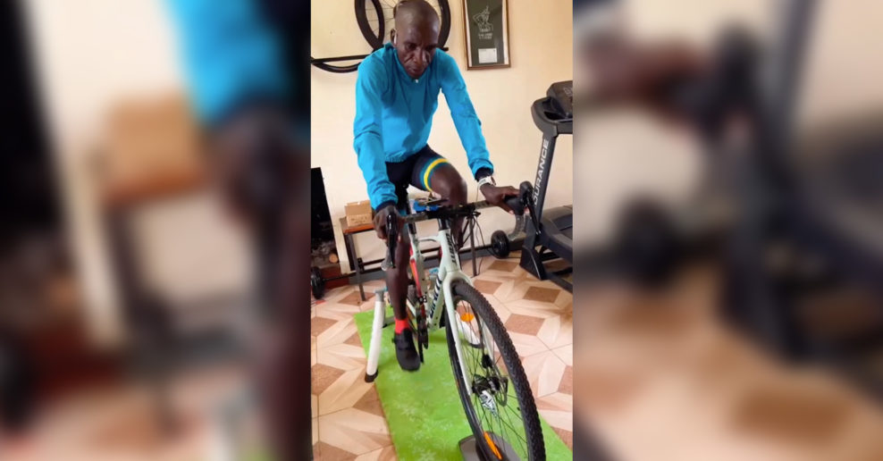  Video: Už aj najrýchlejší maratónec sveta Eliud Kipchoge trénuje na cyklistickom trenažéri