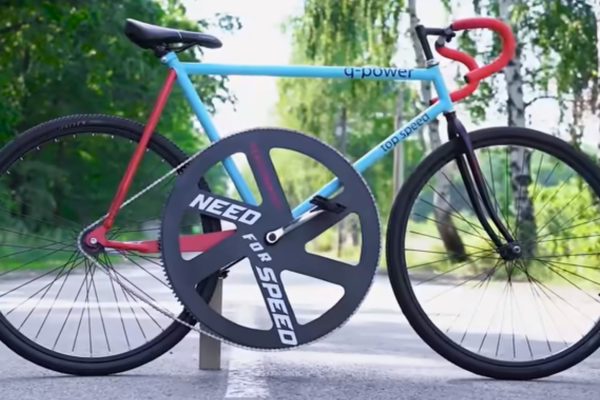 Video: Domáci kutil si poskladal „bicykel pre rýchlosť“ s gigantickým prevodníkom