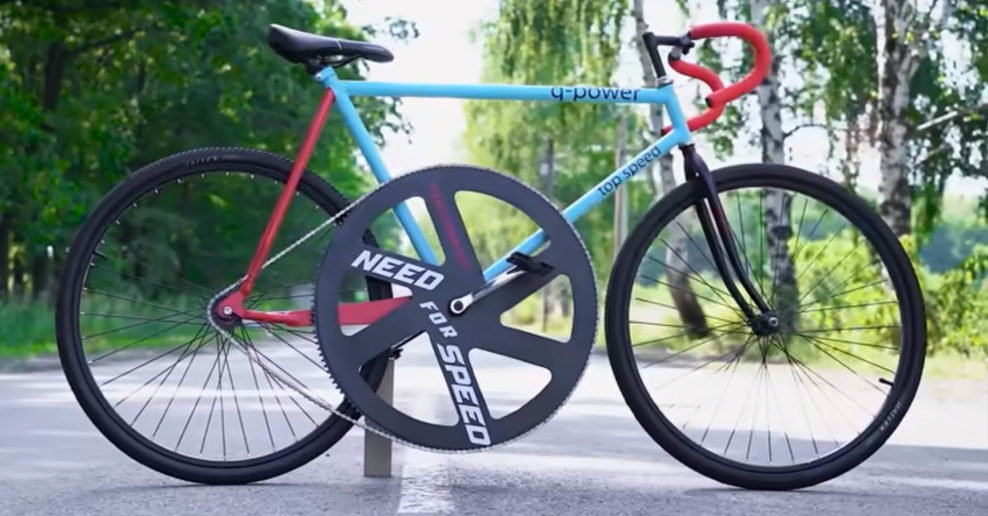 Video: Domáci kutil si poskladal „bicykel pre rýchlosť“ s gigantickým prevodníkom