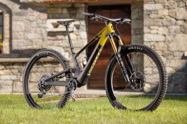 Nov&yacute; Scott Genius m&aacute; 150 mm zdvihu a integrovan&yacute; tlmič