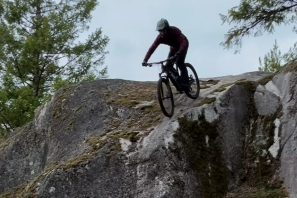 Slovák Patrik Chomist v Kanade prechádza tie najtechnickejšie prekážky z Tour de Gnar