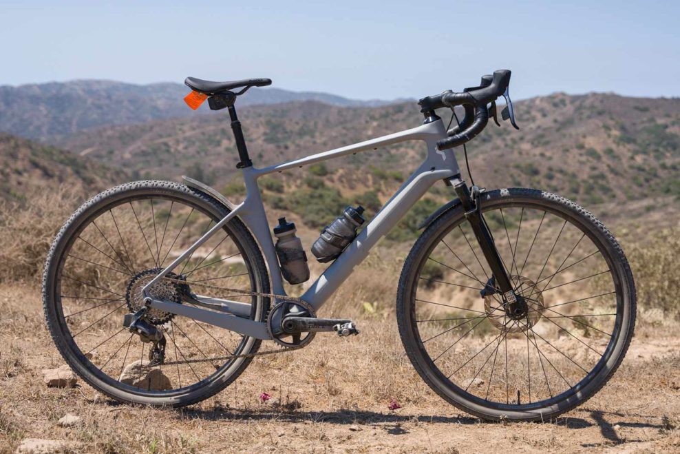 YT Industries predstavilo gravel bicykel Szepter s odpruženou vidlicou (detaily, modely, ceny)