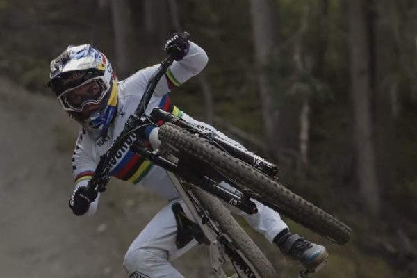 Video: Jazda najrýchlejšej ženy na svete Vali Höll na trati v Schladmingu