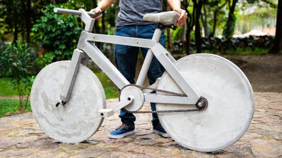 Koľko sily treba pri jazde na 134-kilovom bet&oacute;novom bicykli?