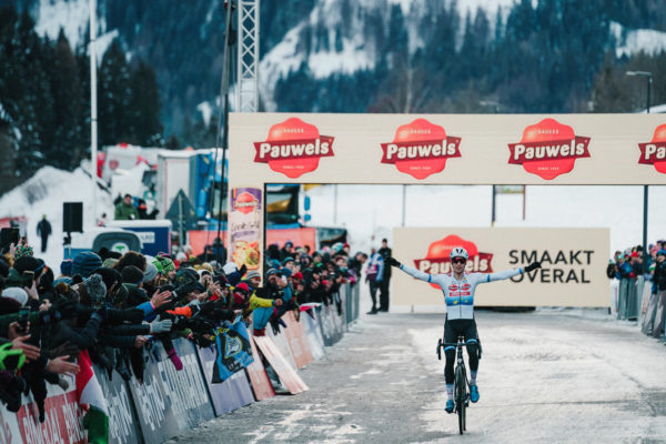 Michael Vanthourenhout vyhral na snehu suverénne Svetový pohár vo Val di Sole