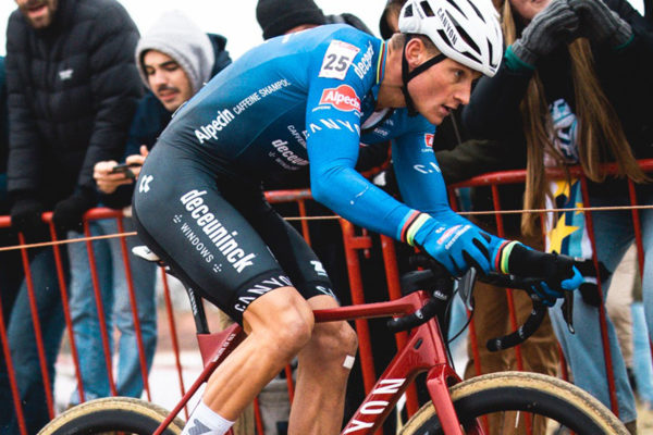 Mathieu van der Poel hovorí, že aj po druhom víťazstve „stále potrebuje byť ešte lepší“