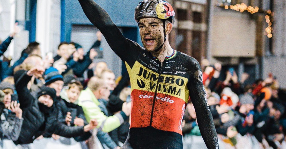 Van Aert vyhral po skvelých súbojoch s Pidcockom a Van der Poelom preteky Superprestige Diegem