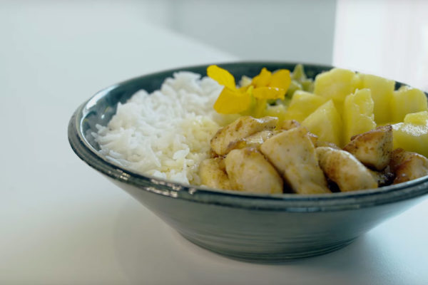 Zdravá výživa: Odborníčka na výživu tímu Quick-Step vám ukáže recept na poké bowl na regeneráciu (+video)