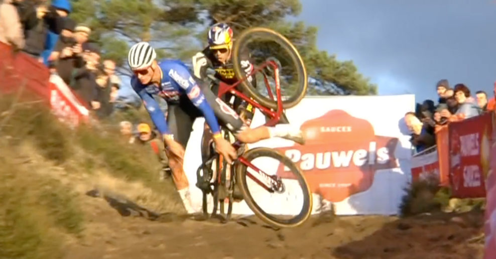 Wout van Aert suverénne vyhral Svetový pohár v Zonhovene, Van der Poela vyradili dva pády