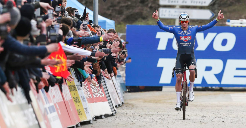 Mathieu van der Poel suverénne vyhral cyklokrosový Svetový pohár v Besançone