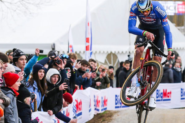 Fotogaléria: Najlepšie momenty zo Svetového pohára v cyklokrose v Besançone