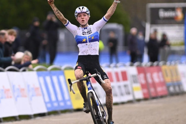 Fem Van Empel v premiére za Jumbo-Visma nesklamala a na GP Sven Nys suverénne vyhrala