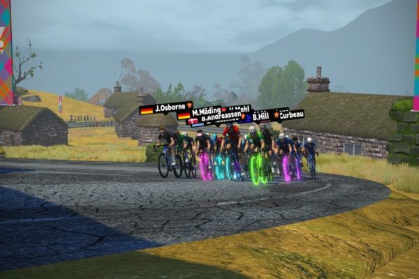 Bjørn Andreassen a Loes Adegeest sa stali majstrami sveta vo virtuálnej cyklistike