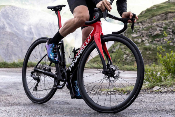 Nové Pinarello F-Series je „malá Dogma“, ktorú si aj možno budete môcť dovoliť (detaily, modely, ceny)