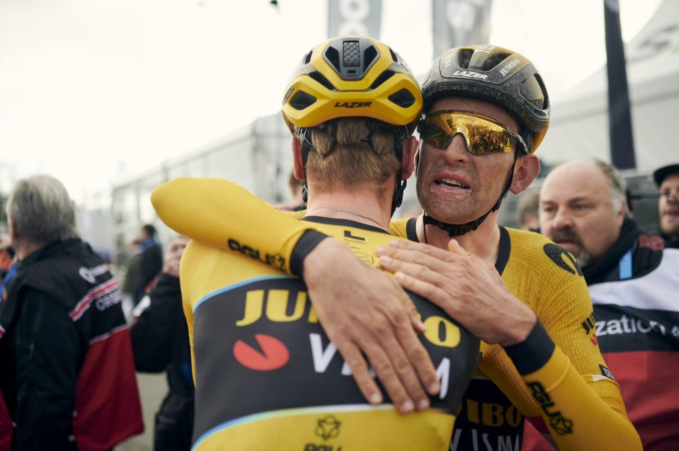 Dokonal&aacute; t&iacute;mov&aacute; pr&aacute;ca zakončen&aacute; kr&aacute;snym s&oacute;lom. Ako Jumbo-Visma takticky ovl&aacute;dlo Omloop Het Nieuwsblad