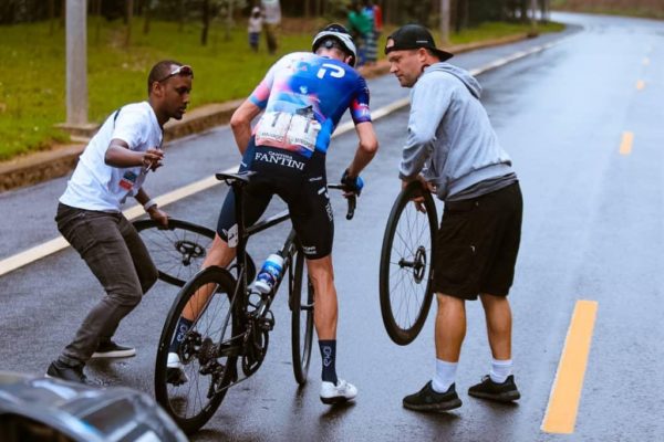 Chris Froome hovorí, že dôvod, prečo ho nevybrali na Tour je, že nemohol ukázať svoje schopnosti kvôli výbave