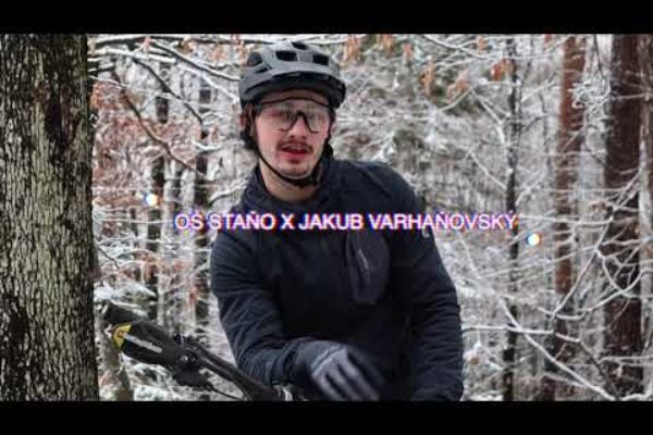 Video: Ľuboš Staňo sa zabáva na zasnežených trailoch za domom