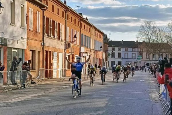 Mladý Slovák Matthias Schwarzbacher vyhral po skvelom výkone francúzske preteky Ronde Bessieraine