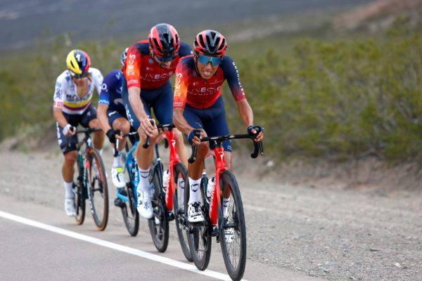 Egan Bernal sa už čoskoro vráti na preteky, účasť na Tour de France je otázna