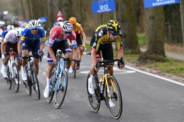 Sledujte dnes naživo Petra Sagana, Van der Poela, Van Aerta či Pogačara na klasike E3 Saxo