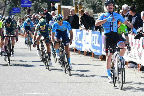 Slovenský junior Simon Gottstein skončil v tesnom šprinte štvrtý na Memoriáli Paola Baicchiho