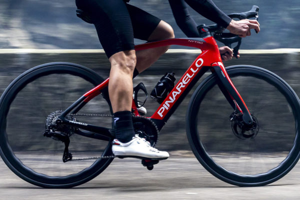 Nový cestný elektrobicykel Nytro je podľa Pinarella „najľahší e-bike svojho druhu“ (detaily, modely, ceny)