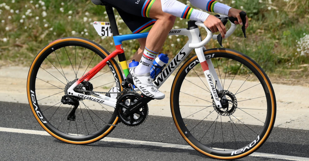 Remco Evenepoel má nový bielo-dúhový špeciál majstra sveta S-Works Tarmac SL7 (detaily, špecifikácia, foto)