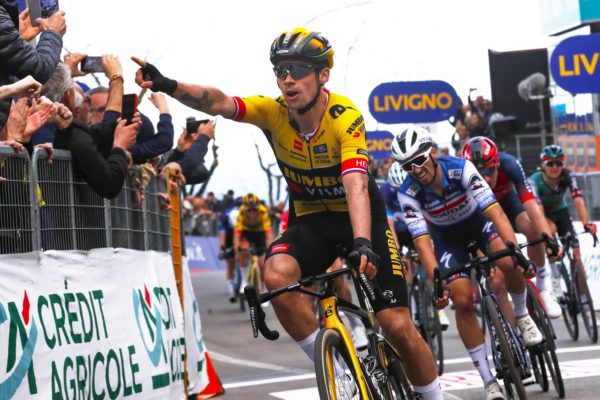 Primož Roglič vyhral štvrtú etapu Tirreno-Adriatico pred Alaphilippom a Yatesom