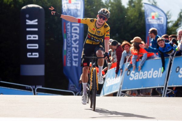 Jonas Vingegaard vyhral tretiu etapu Okolo Baskicka a dostal sa do vedenia celkového hodnotenia