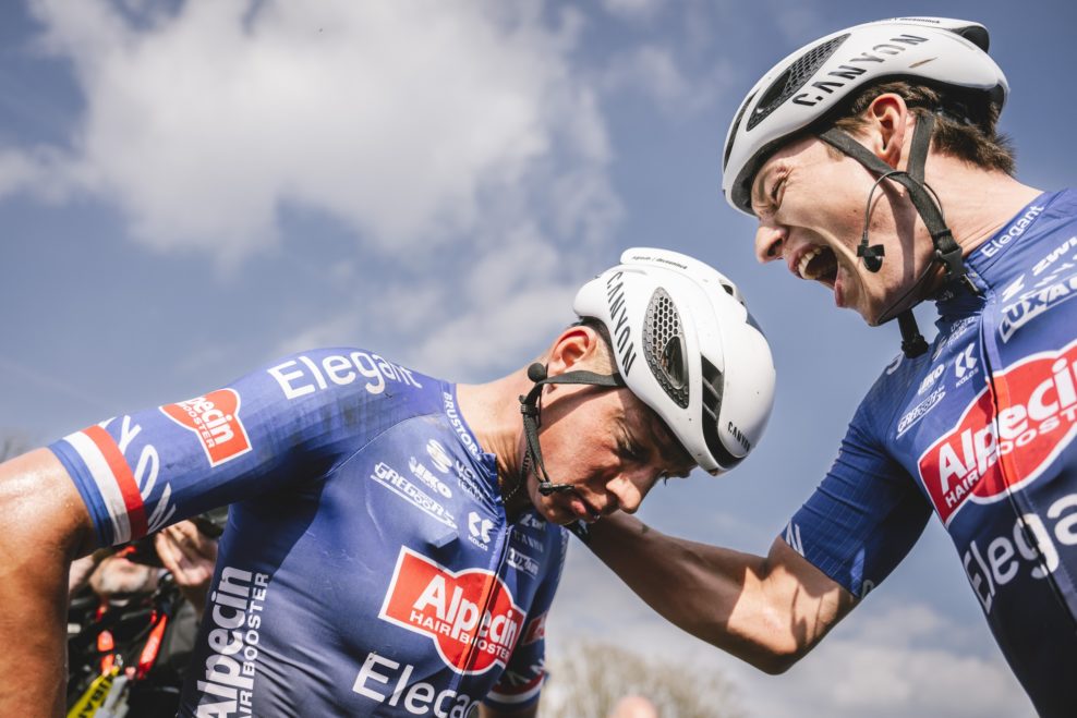Pretekali sme ako juniori od začiatku do konca. Bolo to &scaron;ialen&eacute;, hovor&iacute; Mathieu van der Poel o v&iacute;ťazstve Par&iacute;ž-Roubaix