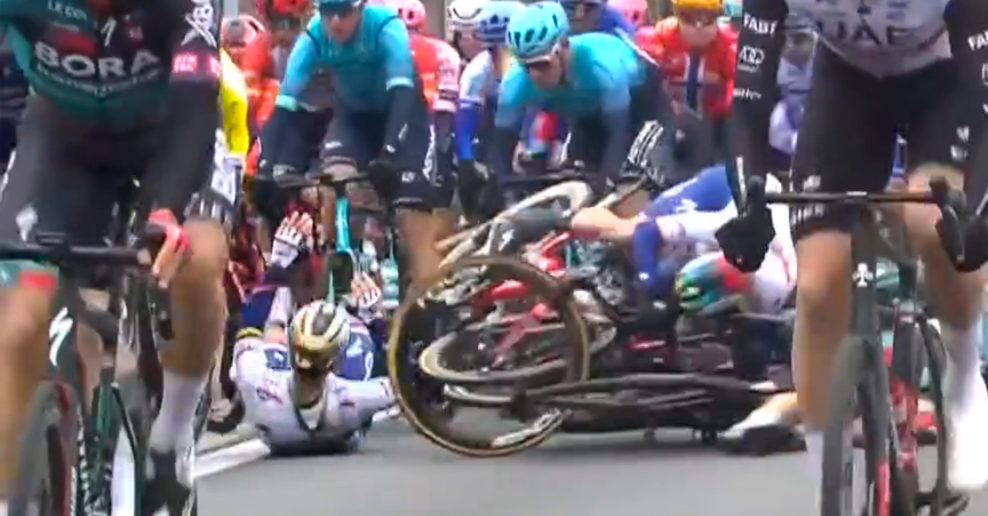 Peter Sagan po nepríjemnom páde odstúpil z pretekov Okolo Flámska