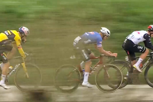 Monument Okolo Fl&aacute;mska bol pri v&yacute;hre Pogačara najr&yacute;chlej&scaron;&iacute; v hist&oacute;rii pretekov