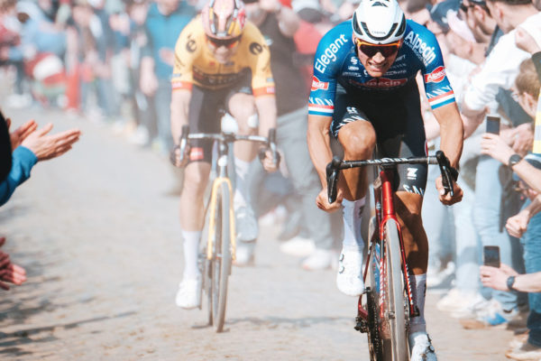 Aký (šialene vysoký) výkon by ste potrebovali na víťazstvo najrýchlejšieho Paríž-Roubaix v histórii?