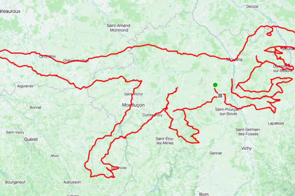 Francúzski cyklisti vyjazdili na Strave najväčšiu GPS kresbu na svete: 1000-kilometrového velociraptora