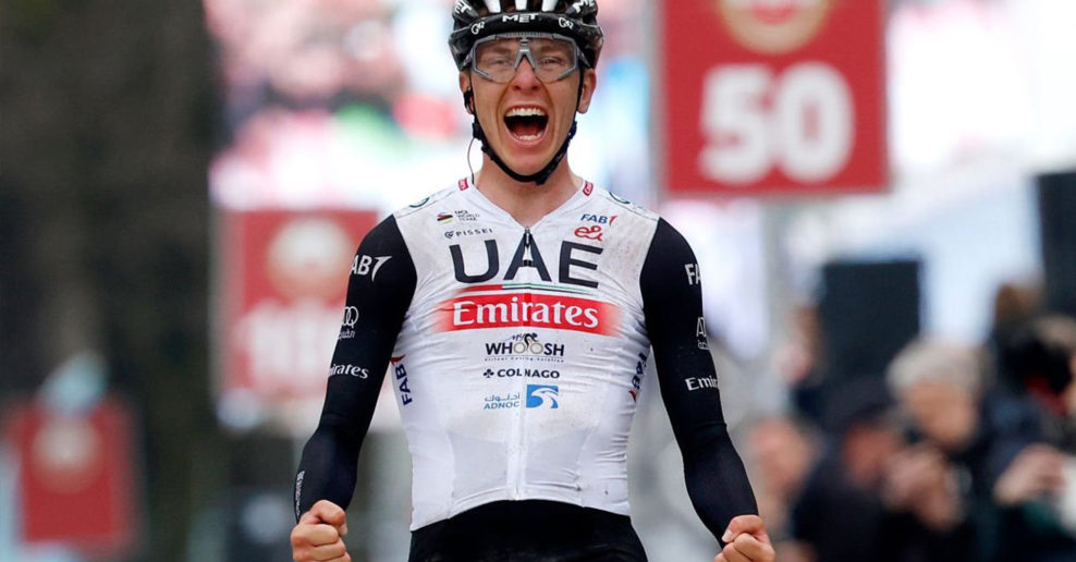 Tadej Pogačar počúvol radu Van der Poela a vyhral Amstel Gold Race po záverečnom 29 km sólo úniku
