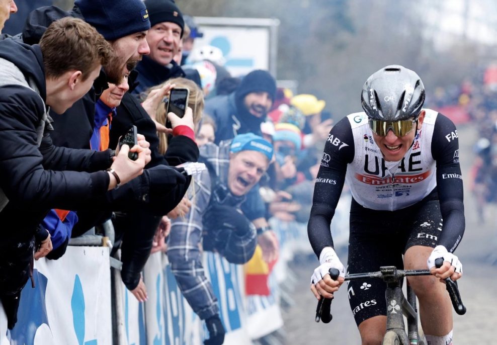 Tadej Pogačar porazil Van der Poela a po kr&aacute;snom s&oacute;le vyhral Okolo Fl&aacute;mska, Sagan po p&aacute;de odst&uacute;pil