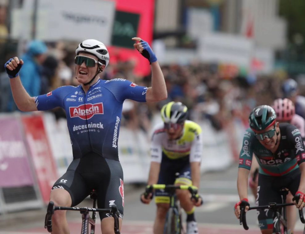 Søren Kragh Andersen vyhral šprintérsku klasiku Eschborn-Frankfurt