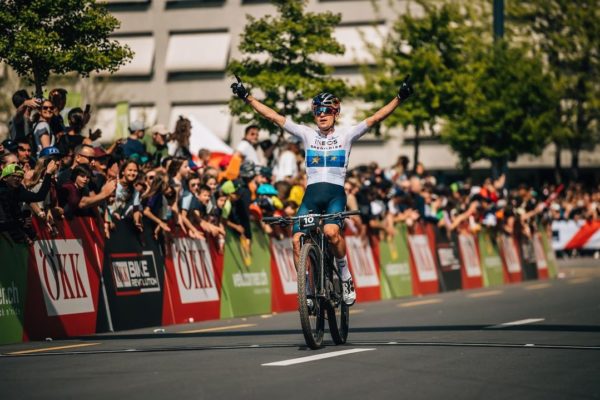 Tom Pidcock porazil Flückigera aj Schurtera a vyhral preteky XCO vo Švajčiarsku