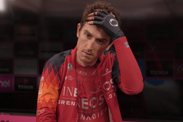 Fotografia hotelového záchodu Gerainta Thomasa ukazuje „temnú“ stránku profi cyklistiky