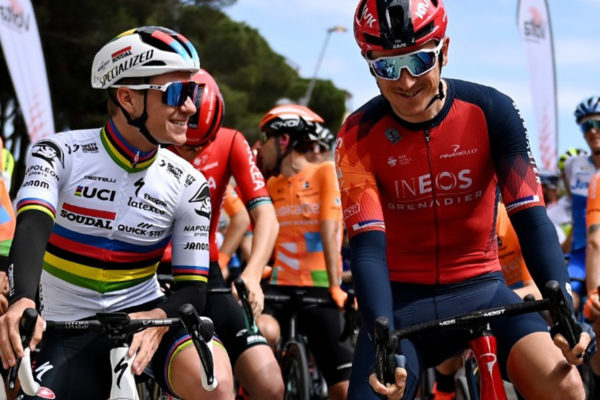 Geraint Thomas: Viesť Giro je obrovská česť, ale toto nie je spôsob, akým by ste si chceli prevziať ružový dres